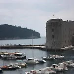 Etal Luxury Apartment